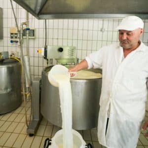 خرید شیر دامداری روزانه 2تن